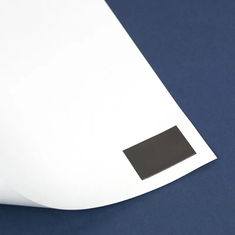 Magnet-Plättchen selbstklebend im Spender, 45 Stück